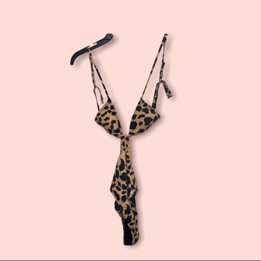 MATTE Collection Leopard Print Plunging One Piece Swimsuit Sz: Small